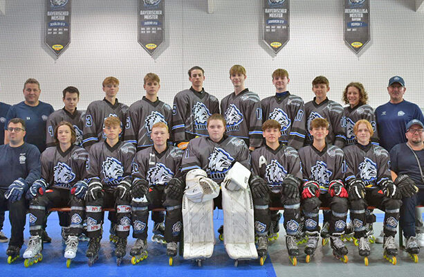 Teamfoto der U16 Mannschaft des IHC Atting