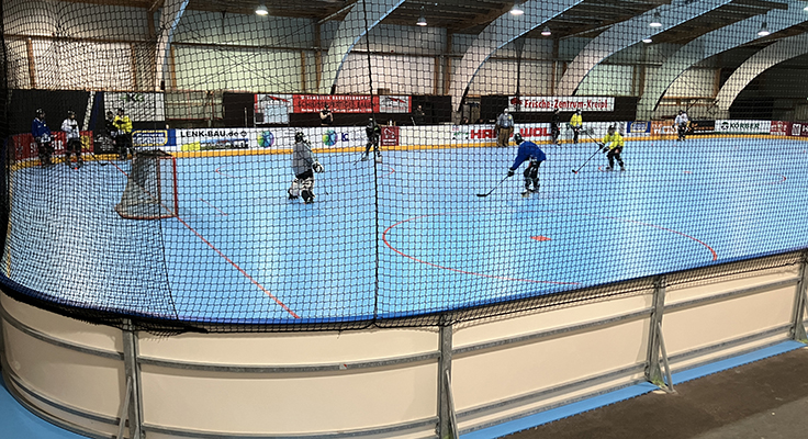 Spielfeld des Inlinehockey Stadions Atting im Dezember